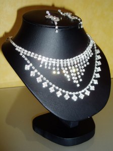 Prachtig setje van halsketting & oorbellen, glitter & handgemaakt  prijs 20.00