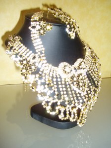 Prachtig Feestelijk 3-delig setje van halsketting, oorbellen & armband handgemaakt  prijs 30.00
